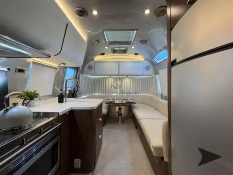 2020 Airstream Globetrotter 25FBT — photo 4