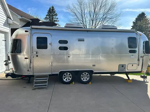 2022 Airstream Flying Cloud 25 ft 11 in — photo 3