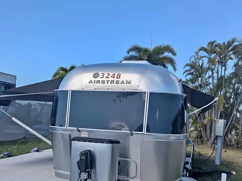 2017 Airstream International — photo 1