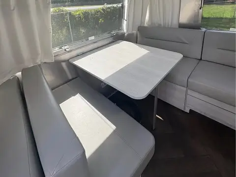2025 Airstream International 27FB — photo 4