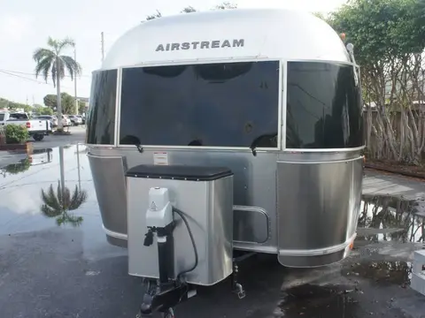 2020 Airstream Flying Cloud — photo 2
