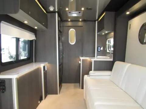 2021 Airstream Atlas Murphy Suite — photo 4