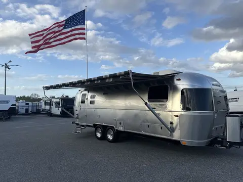 2024 Airstream Globetrotter 27FB TWIN — photo 5