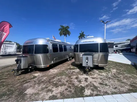 2025 Airstream Globetrotter 30RB; — photo 3