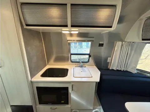 2022 Airstream Bambi 19CB — photo 4