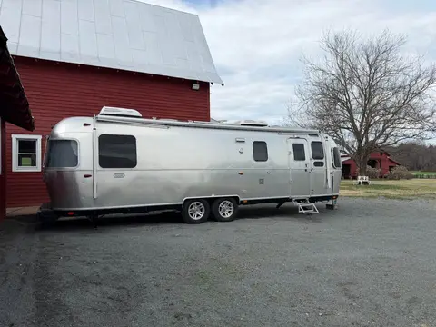 2020 Airstream Classic 30 ft — photo 2
