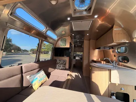 2020 Airstream Flying Cloud 25FB Twin — photo 5