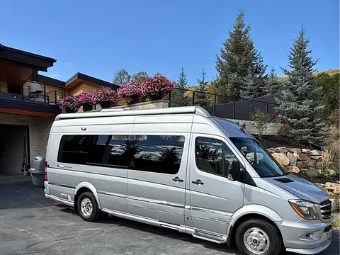 2019 Airstream Tommy Bahama Interstate — photo 1