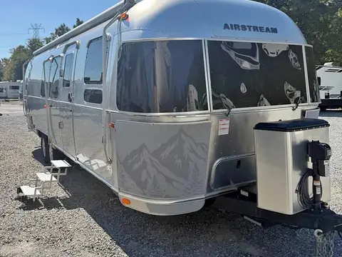 2024 Airstream Flying Cloud — photo 1