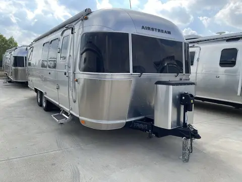 2018 Airstream International Serenity 28RB — photo 2