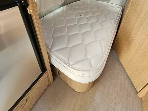 2017 Airstream Flying Cloud M 19 — photo 5