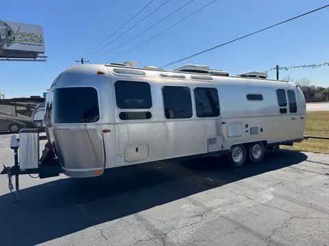 2016 Airstream International Signature 30RB — photo 3