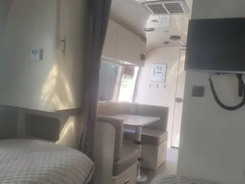 2025 Airstream Flying Cloud 23FB — photo 4