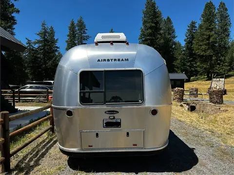 2018 Airstream Bambi 16 ft — photo 3