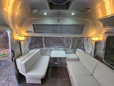 2018 Airstream International 27FB — photo 4