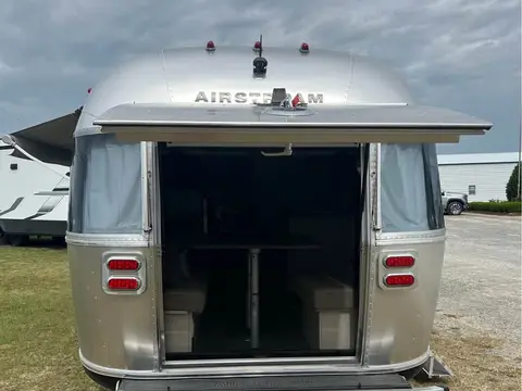2022 Airstream Flying Cloud 27 FB Rear Hatch — photo 2