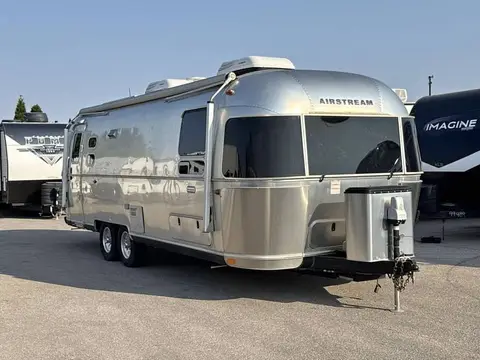 2020 Airstream International Serenity 27FB Twin — photo 1