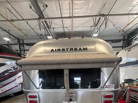2018 Airstream International 30RB; — photo 2