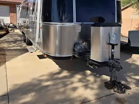 2017 Airstream Classic 30 JWB Queen — photo 1
