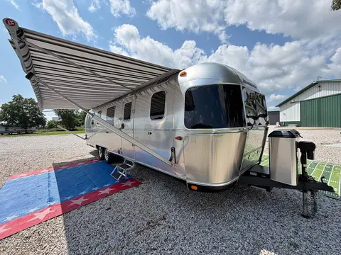 2025 Airstream Classic 33FB — photo 1