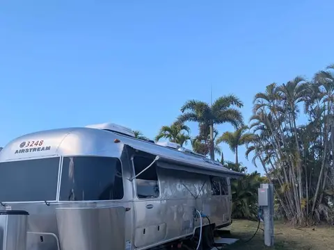 2017 Airstream International — photo 4