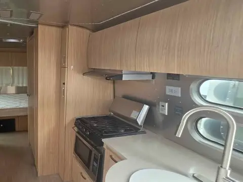 2018 Airstream Flying Cloud — photo 4