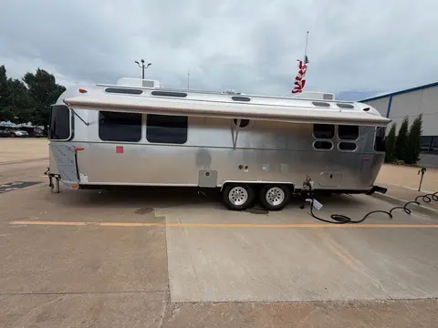 2027 Airstream Frank Lloyd Wright — photo 3