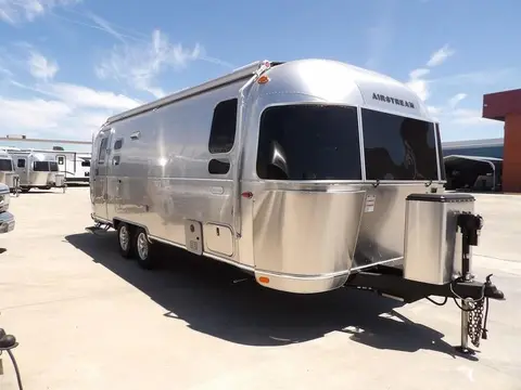 2025 Airstream Flying Cloud 25FB — photo 2