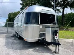 2027 Airstream Flying Cloud 23FBT — photo 1