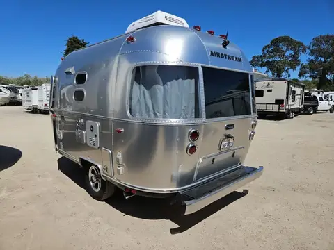 2022 Airstream Caravel 16RB — photo 4