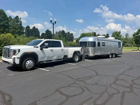 2025 Airstream International 28 ft 28 ft — photo 2