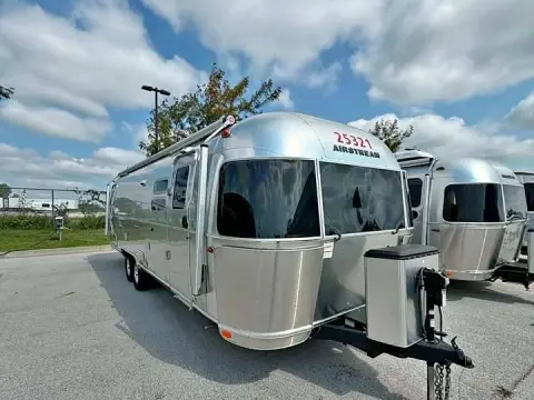 2025 Airstream Globetrotter 30RBT — photo 1