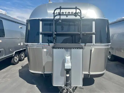 2018 Airstream Classic 30RBQ — photo 2