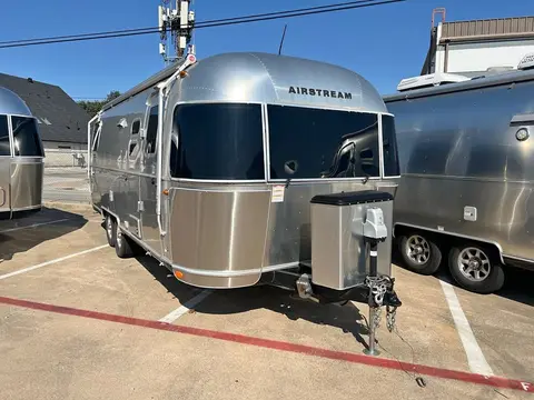 2018 Airstream International Signature 27FB; — photo 1