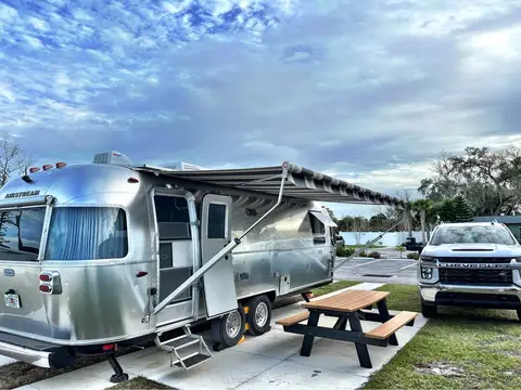 2021 Airstream Globetrotter 27FB; — photo 2