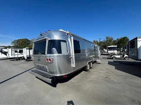 2021 Airstream Classic 30RB — photo 2