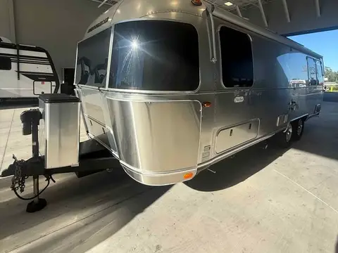 2024 Airstream Flying Cloud 27FBT — photo 4