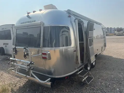 2020 Airstream Globetrotter 25FB Queen — photo 4