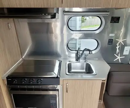 2019 Airstream Flying Cloud 19' Corner Bed 19 ft — photo 4
