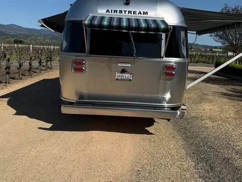 2023 Airstream International Twin 25 ft — photo 2