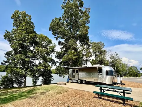 2017 Airstream International Signature Christopher Deam edition; 25 queen bed — photo 1