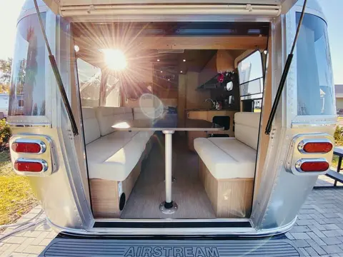 2020 Airstream Flying Cloud — photo 3