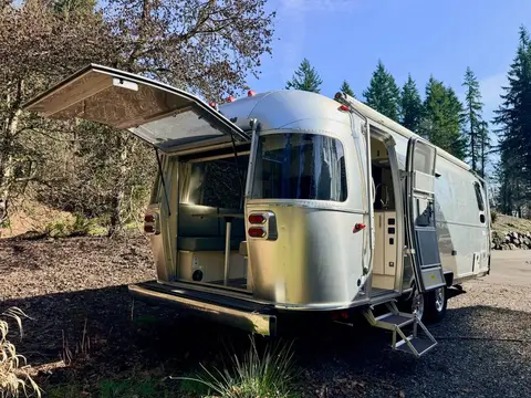 2023 Airstream Flying Cloud 25FB — photo 2