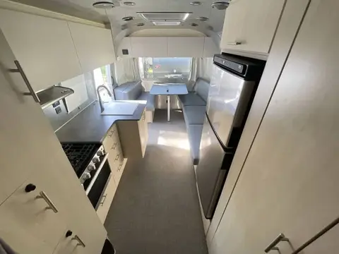 2024 Airstream Flying Cloud 27FB Twin — photo 5