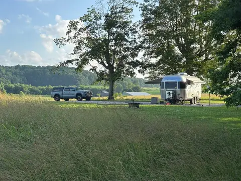 2022 Airstream Flying Cloud 23 ft — photo 2