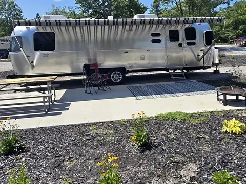 2025 Airstream Classic 30 RBR; — photo 1