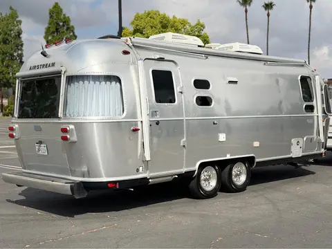 2021 Airstream Globetrotter 25 ft 11 in — photo 2