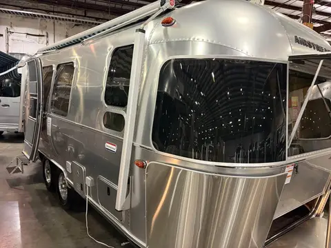 2026 Airstream International 23FB — photo 4