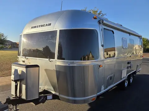 2019 Airstream International Signature 25 ft — photo 1