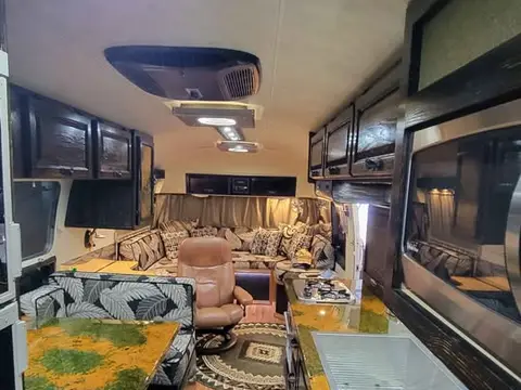1989 Airstream Excella — photo 2